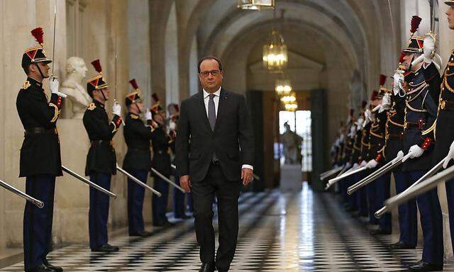 Frankreichs Präsident Hollande vor seiner Rede in Versailles