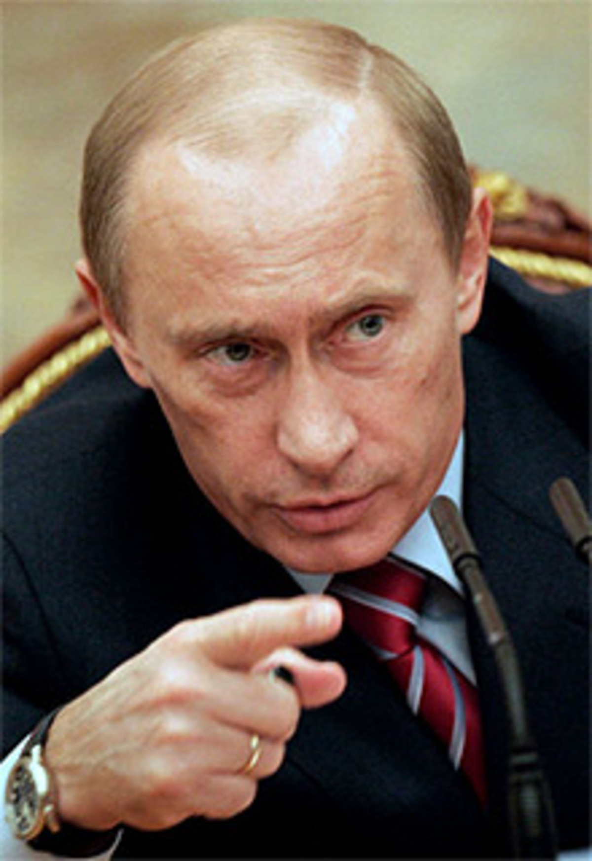 Putins Popularität lässt sich auch damit erklären, dass er keineswegs als korrupt gilt. Westliche Medien versuchten mehrfach, ihm krumme Geschäfte aus seiner Petersburger Zeit nachzuweisen. Doch Beweise blieben aus.