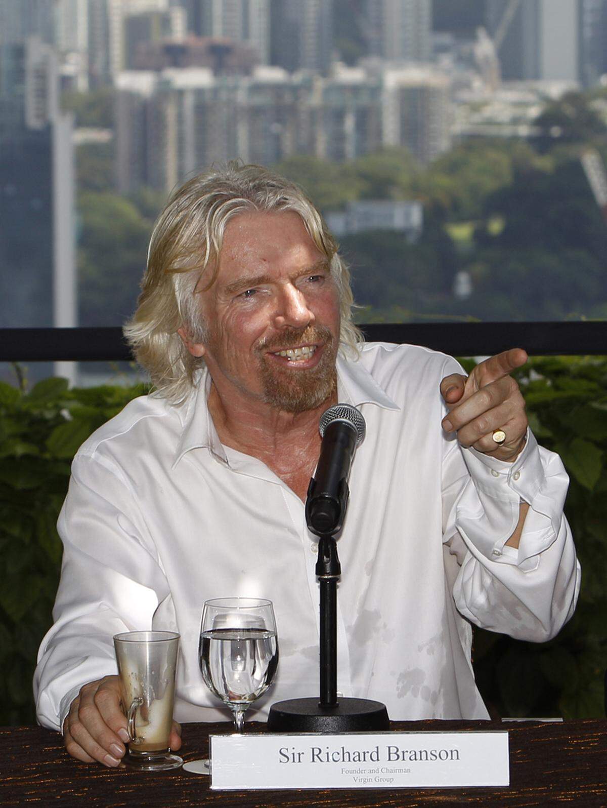 Milliardär Richard Branson kann Necker Island sein Eigen nennen. Auf der Privatinsel urlaubte schon Lady Diana. Jahr für Jahr pilgern Promis auf die Insel um ungestört ihren Urlaub zu verbringen.