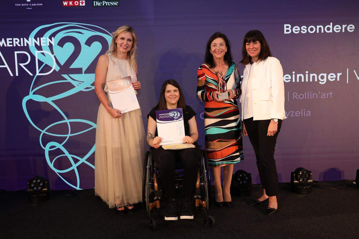 Die Nominierten der Kategorie: Besondere Unternehmerische Leistung: Cornelia Plank, Myzelia Produktions- und Vertriebs GmbH, Tina Hötzendorfer, Rollin'art GmbH und Susanne Meininger, VPZ Verpackungszentrum GmbH, mit Martha Schultz (WKÖ-Vizepräsidentin , Bundesvorsitzende, Frau in der Wirtschaft)