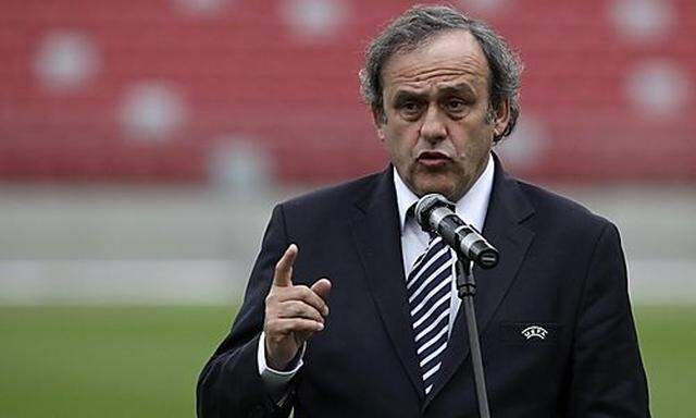 Spanien soll sich UEFA-Präsident Michel Platini als Austragungsort für ukrainische EM-Spiele angeboten haben