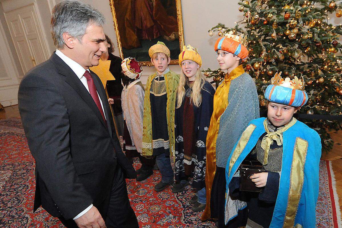 Die Heiligen drei Könige - im Bild bei einem Empfang mit Kanzler Werner Faymann im Jahr 2010 - sind 2016 an einem Mittwoch (6. Jänner) gekommen, für den Lückenschluss zu einem der umliegenden Wochenenden benötigte man also schon zwei Tage Urlaub oder Zeitausgleich.