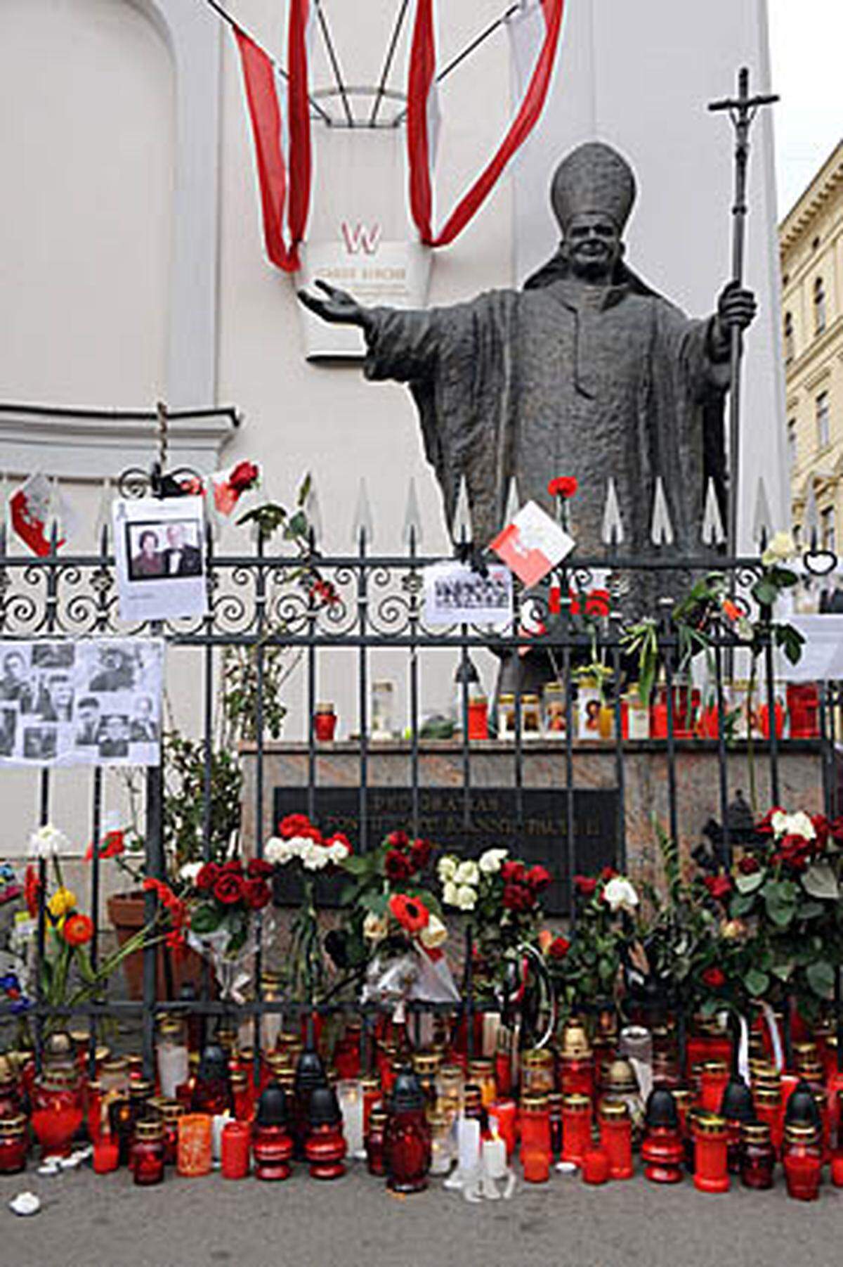 Die polnische Community in Wien gedachte etwa in der Garde Kirche beim Wiener Rennweg bei einer Trauermesse des verunglückten Präsidenten.