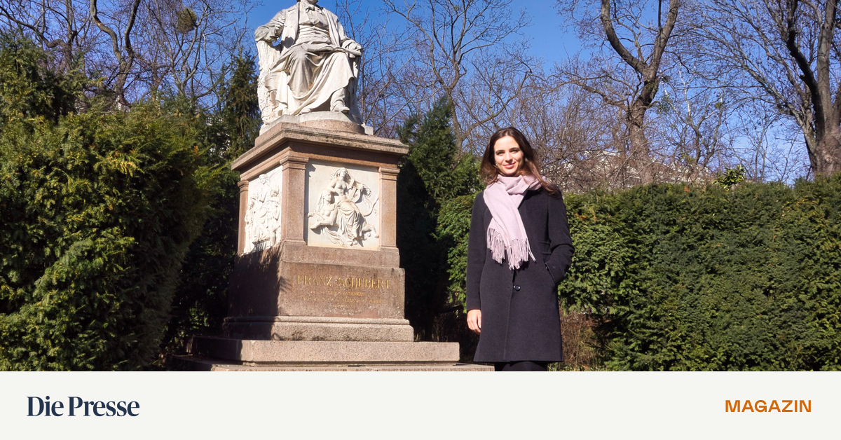 Fr-hlingst-ne-Mit-Mitra-Kotte-durch-die-Komposition-des-Stadtparks-premium-