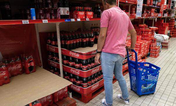 Die klassischen Erfrischungsgetränke von Coca-Cola sind nach wie vor beliebt, aber der US-Konzern hat in Deutschland zuletzt besonders stark bei Energydrinks und Sportgetränken zugelegt. 