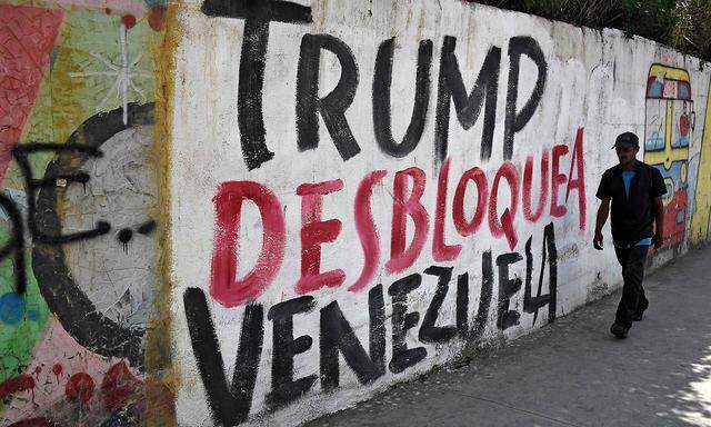 "Trump - hör auf Venezuela zu blockieren": Protest in Caracas nach den Anfang der Woche verhängten Sanktionen.