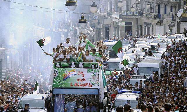 Die triumphale Rückkehr des algerischen Teams in die Heimat