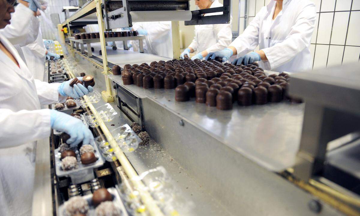 Den neuen Schwedenbomben-Eigentümer Heidi Chocolat zog es 2015 nach knapp 80 Jahren mit der Produktion von Wien Landstraße nach Wiener Neudorf. Ex-Eigentümerin Ursula Niemetz hatte kurz vor der Insolvenz die Liegenschaft am Rennweg 2012 aus Geldnot verkauft hat. Der ehemalige niederösterreichische Landeshauptmann Erwin Pröll konnte das Unternehmen nach Niederösterreich lotsen.