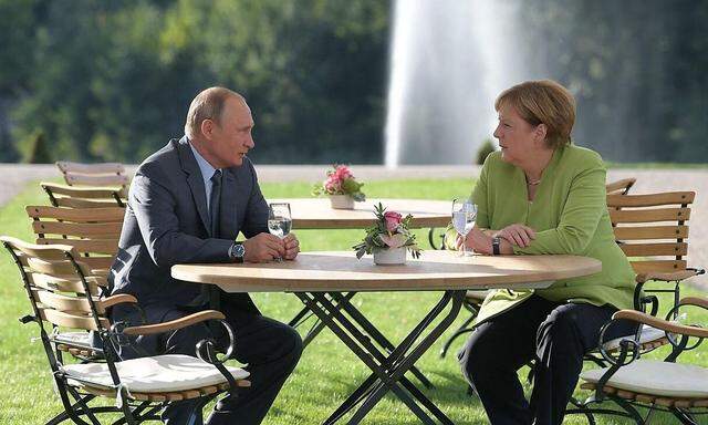 Russland Präsident, Wladimir Putin, und Deutschlands Kanzlerin, Angela Merkel, haben einiges zu besprechen. 