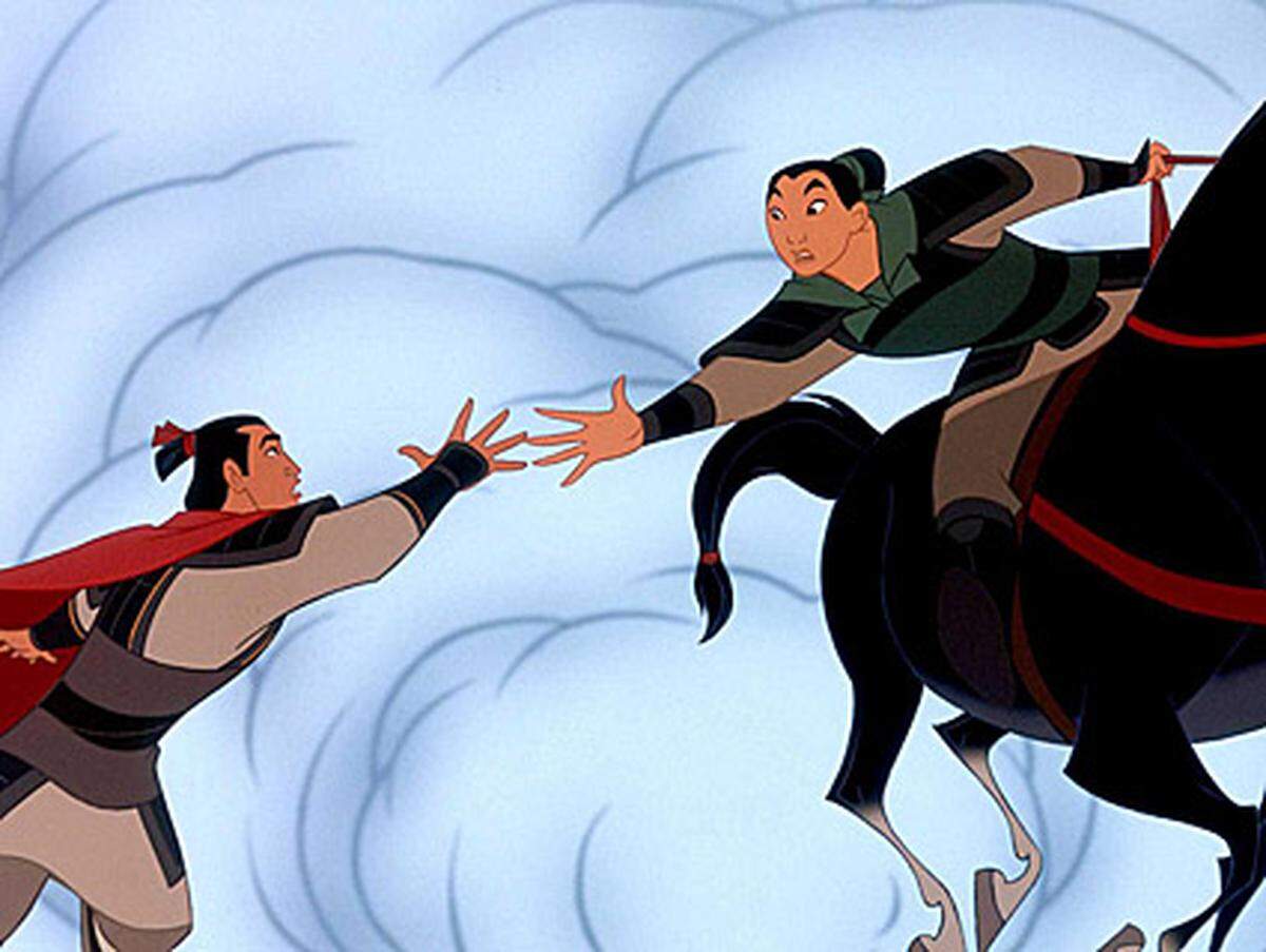 1977 ließ der Filmfan Kim sogar den Regisseur Shin Sang-ok und dessen Frau Choi Eun-hee, eine bekannte südkoreanische Schauspielerin, entführen. Die beiden sollten in seinem Auftrag eine nordkoreanische Filmindustrie aufbauen. Das Projekt schlug jedoch fehl, bis heute beschränkt sich der nordkoreanische Beitrag zur internationalen Welt des Filmes auf billige Zeichner, die für Disney Zeichentrickfilme wie "Mulan" zeichnen.