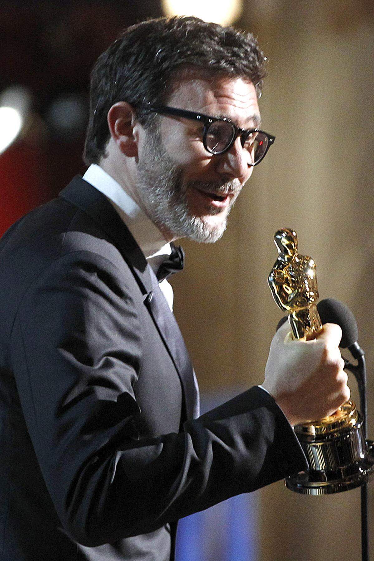 "The Artist"-Regisseur Michel Hazanavicius erhielt bei der 84. Verleihung der Academy Awards die Auszeichnung für die Beste Regie. Eine große Ehre für den Franzosen, der bisher hauptsächlich bei Fernsehfilmen Regie führte. Schließlich setzte er sich gegen die Altmeister Steven Spielberg ("Gefährten"), Woody Allen ("Midnight in Paris") und Martin Scoresese ("Hugo Cabret") ebenso durch wie gegen Alexander Payne ("The Descendants").