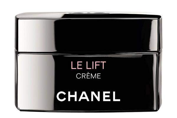 Für alle Texturenbedürfnisse gibt es die neue Anti-Aging-Pflege von Chanel, „Le Lift“, als „Crème“, „Crème fine“ und „Crème riche“ (111 Euro).