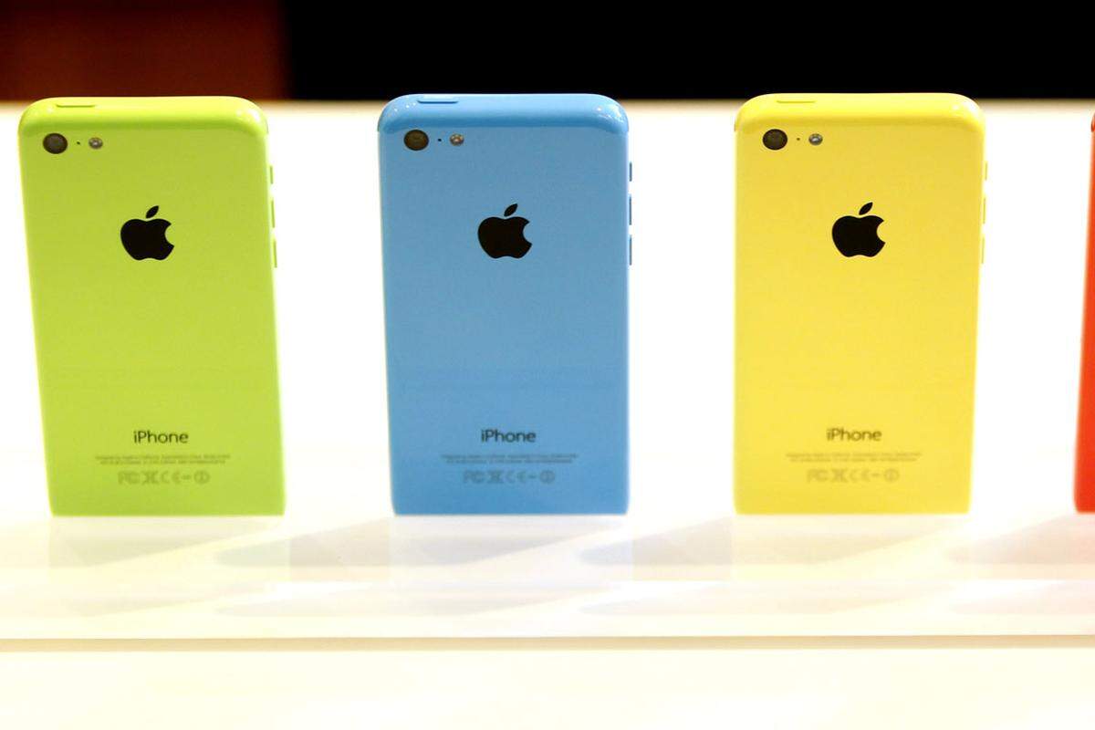 Wie bereits vor der Präsentation vermutet, gibt es das iPhone 5C in bunten Farben - eine Tradition, die Apple wohl von der iPod-Linie übernommen hat.