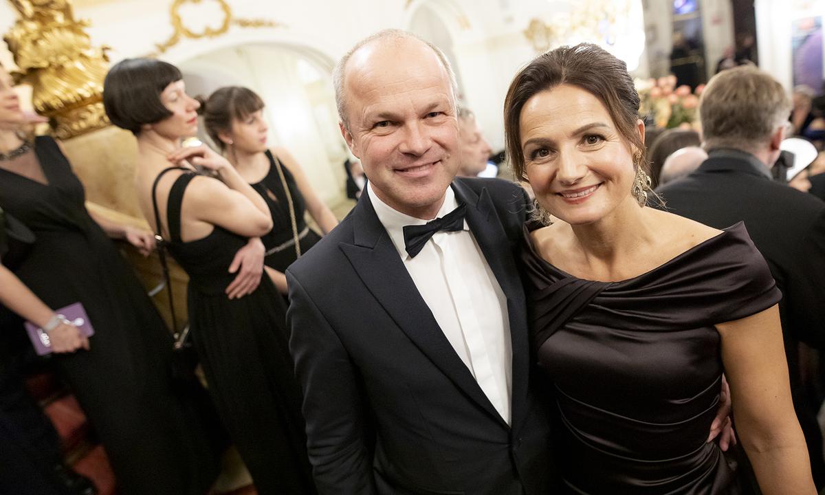 Styria-Vorstandschef Markus Mair mit Ehefrau Cornelia bei der Opernredoute.
