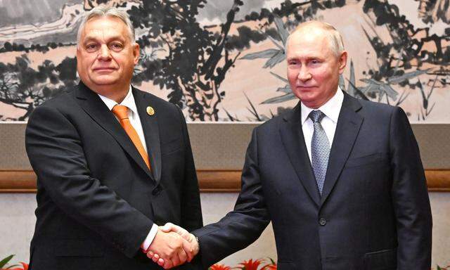 Viktor Orbán und Wladimir Putin in Peking.