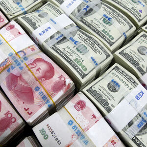 Zum Yuan hat der Greenback seit April um mehr als zehn Prozent zugelegt.