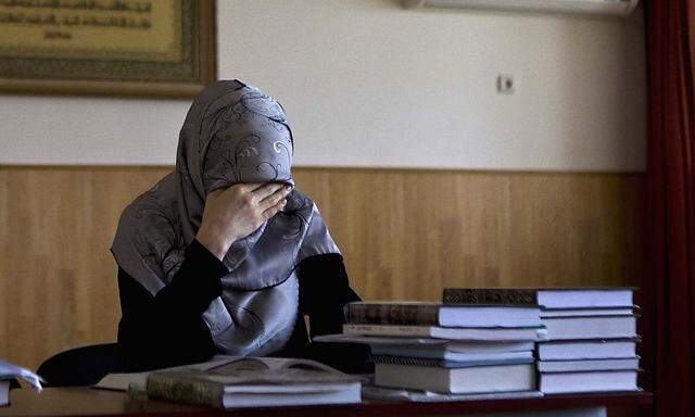 Archivbild: Eine Studentin in einer Vorlesung für islamisches Recht in der tschetschenischen Hauptstadt Grosny.