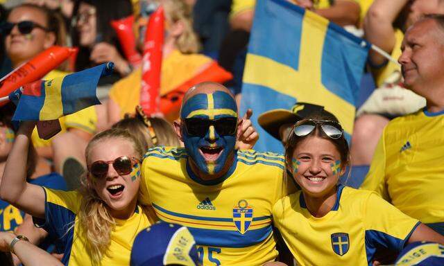 Schweden lieben Sportfeste, bunt bemalt und bester Laune – ein Erlebnis für jung und alt.