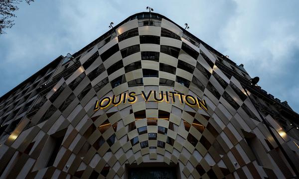 Der Louis Vuitton Flagshipstore auf der Champs-Elysees in Paris. 