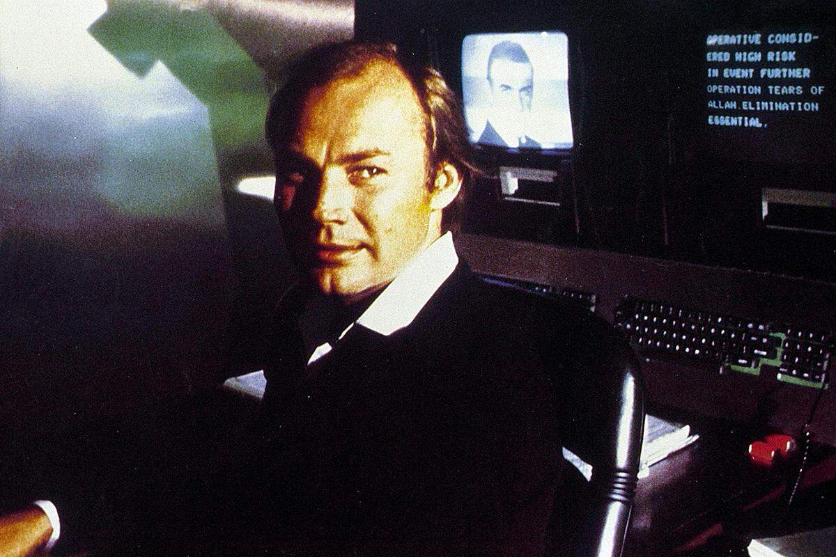 aus Sag niemals nie (Never Say Never Again), 1983 Ein Österreicher als Bond-Bösewicht: 007 spannte Klaus Maria Brandauer die Frau aus und spielte mit ihm ein Spiel um die ganze Welt. "Das Spiel heißt Domination. Ich hab es selbst erfunden", sagte Largo. "Die Tragik dabei für mich ist nur, dass ich bisher noch nie einen würdigen Gegner gefunden habe." Klar, dass das nicht so blieb.