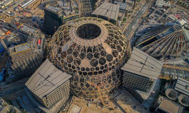  Luftansicht der Bauarbeiten auf dem Expo-Gelände in Dubai. Im Bild der Al Wasl Dome.