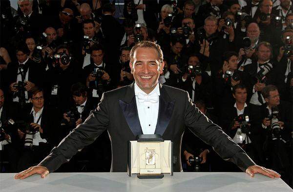 Der Franzose Jean Dujardin hat für seine Verkörperung eines Stummfilmstars in der Komödie "The Artist" ebenfalls eine Goldene Palme bekommen.