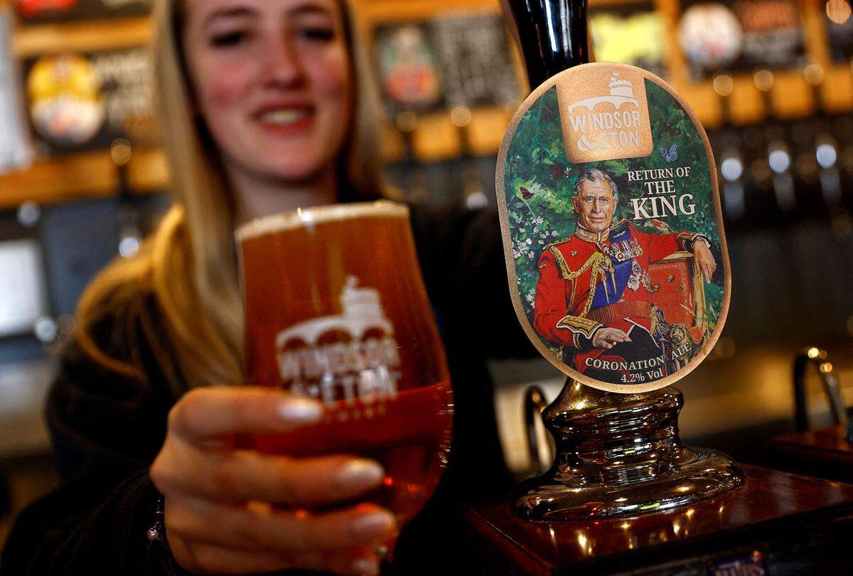 Das "Return Of The King"-Krönungsale in der Windsor and Eton Brauerei in Windsor wird stilecht serviert.       