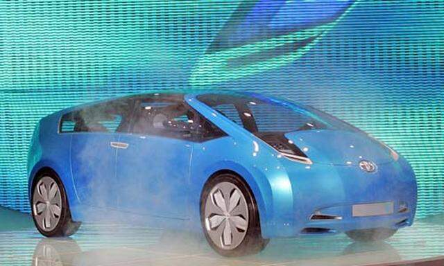 Mit Innovationen gegen die Krise: Das Konzeptauto Hybrid X des japanischen Autoherstellers Toyota auf der Internationalen Automesse in Genf. 