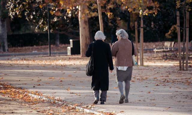 Frauen werden statt 26 Jahre (Stand 2023) im Jahr 2060 28,9 Jahre ihres Lebens in der Pension sein.
