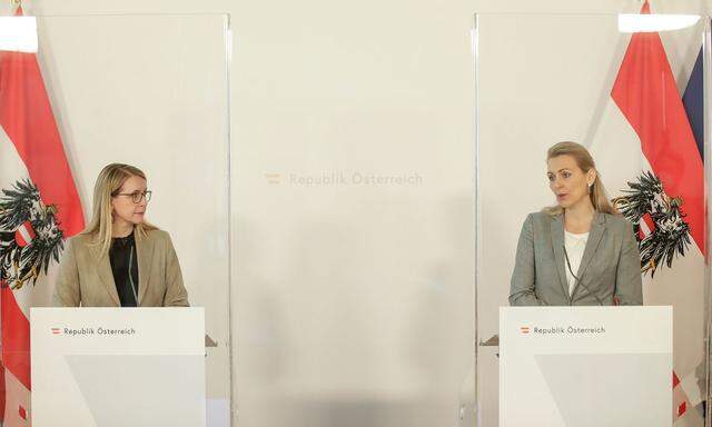 Wirtschaftsministerin Margarete Schramböck (ÖVP) und Arbeitsministerin Christine Aschbacher (ÖVP)