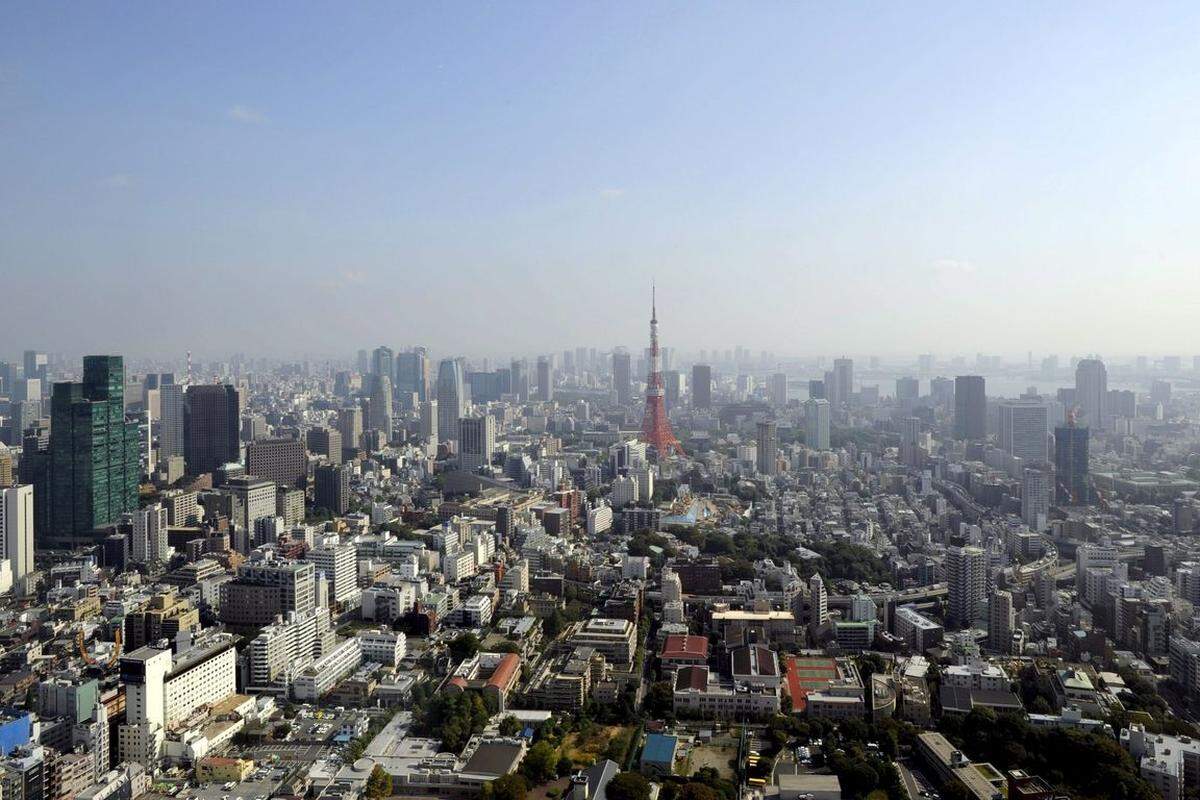 Tokio war noch im Vorjahr die teuerste Stadt. Aktuell teilt sich die japanische Hauptstadt den sechsten Platz mit drei weiteren Metropolen. Der schwächelnde Yen war für den Rückfall im Ranking mitverantwortlich.