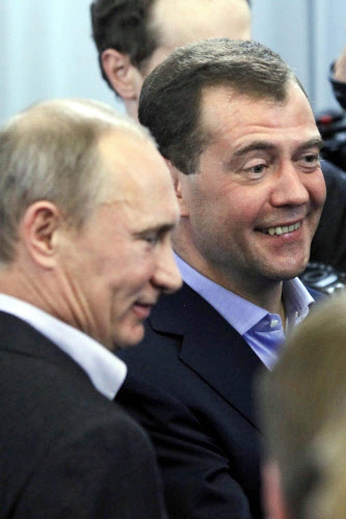 Präsident Dmitrij Medwedjew betonte, dass das Ergebnis "die Stimmung in der Bevölkerung" abbilde. Das gute Ergebnis von 2007 sei wegen der damaligen "Höhe der wirtschaftlichen Entwicklung" nicht zu wiederholen gewesen.