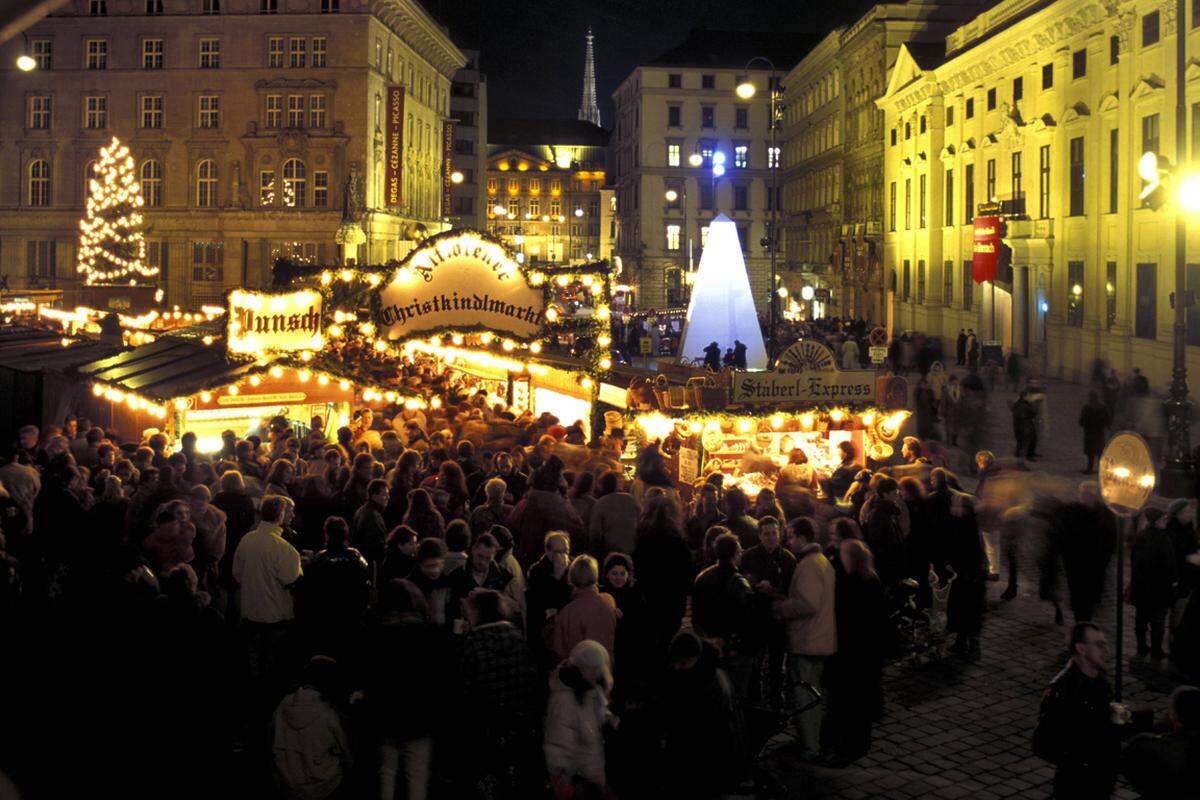 Der Punschstand mit dem gesündesten Angebot dürfte auf der Freyung gegenüber dem traditionellen Altwiener Christkindlmarkt zu finden sein. Dort wird ein neuer Bioadventmarkt abgehalten. Organisiert wird dieser von Biobauern, die bereits zuvor freitags und samstags ihre Waren verkaufen.