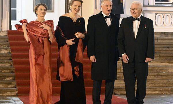 (v.l.n.r.:) Elke Büdenbender, Königin Mathilde, König Philippe und Frank-Walter Steinmeier. 