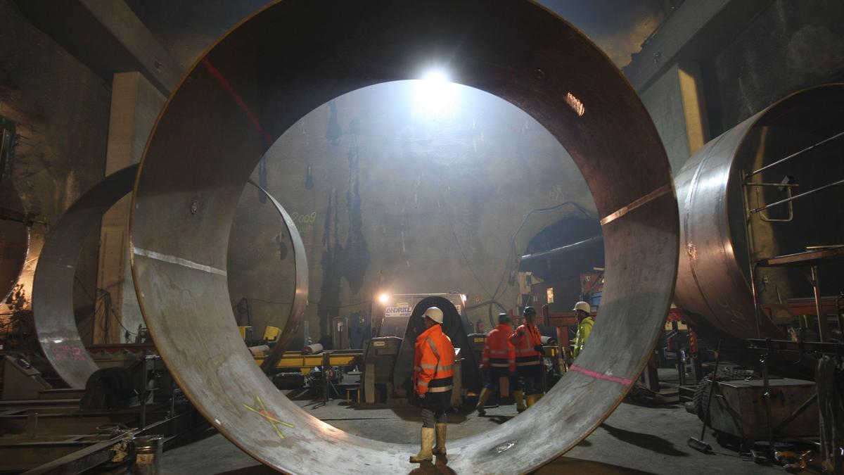 15,75 Meter Durchmesser haben die Rohre durch die das Wasser im Pumpspeicherkraftwerk Limberg III fließen soll. 