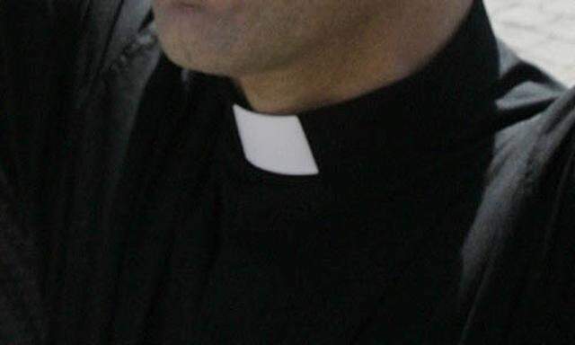 Missbrauchsverdacht USKirche suspendiert Priester