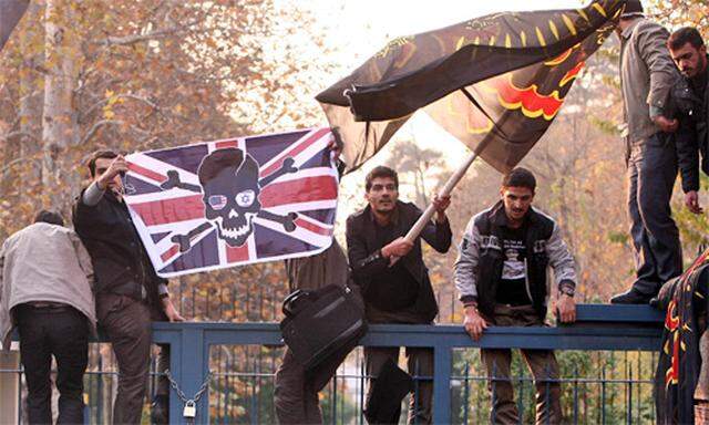 Iran Demonstranten stuermen britische