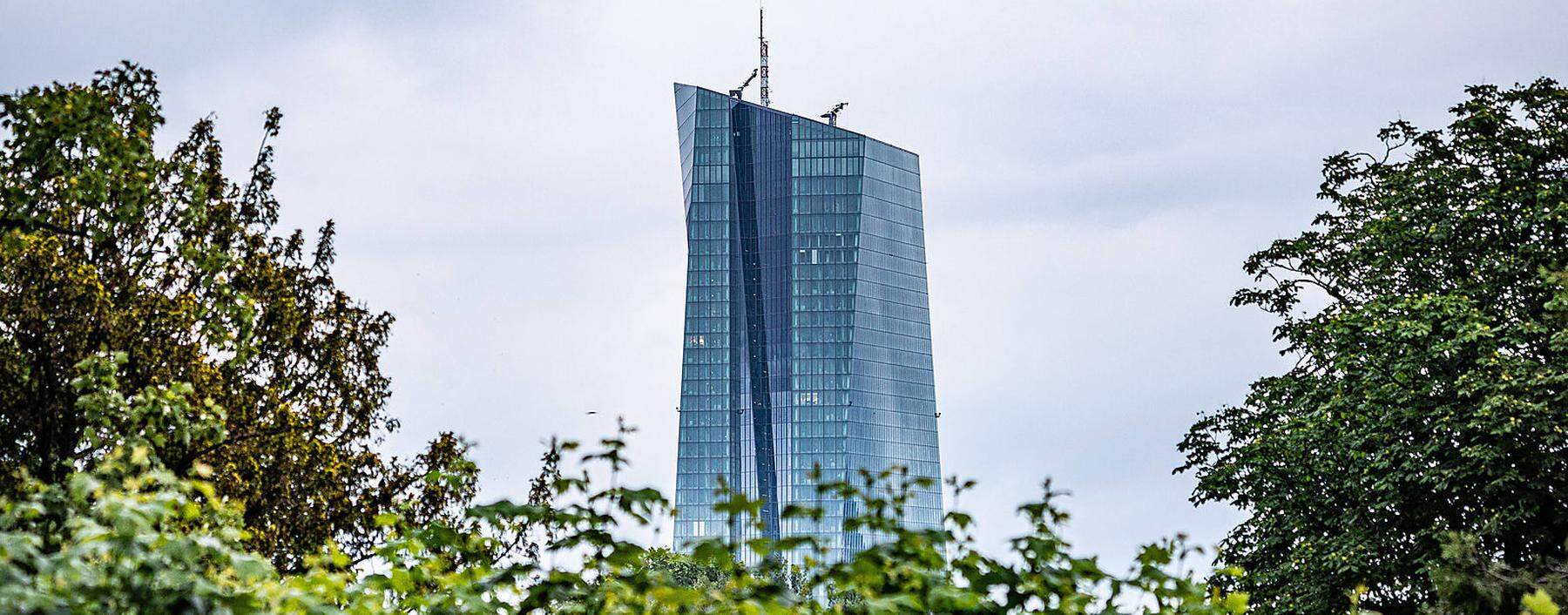 Auf die Wirtschaft kommen unsichere Zeiten zu. Das weiß auch die Europäische Zentralbank (im Bild ihr Sitz in Frankfurt) und steuert gegen.