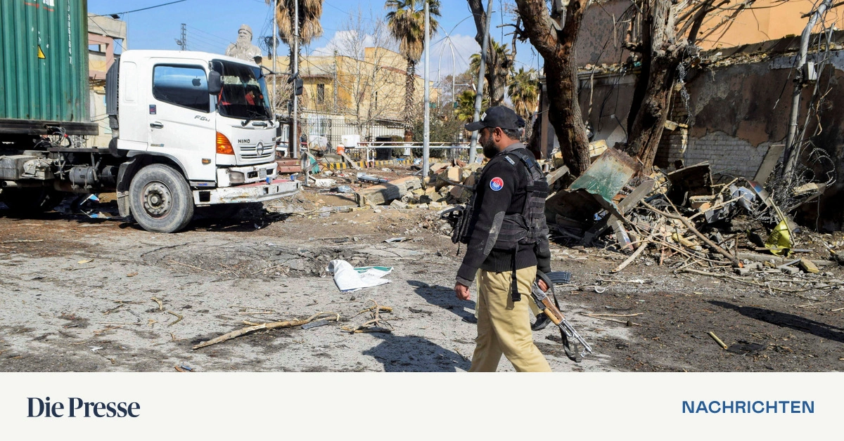 Dutzende-Menschen-sterben-bei-Selbstmordattentat-in-Pakistan
