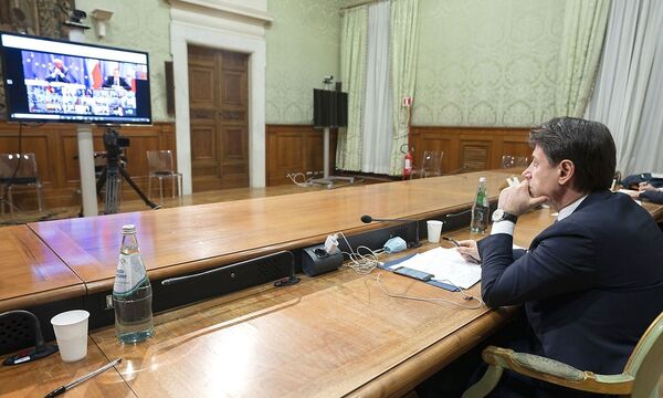 Italiens Premierminister Giuseppe Conte macht sich in der Tourismusindustrie keine Freunde - hier auf einem Archivbild eines EU-Videogipfels Mitte November.