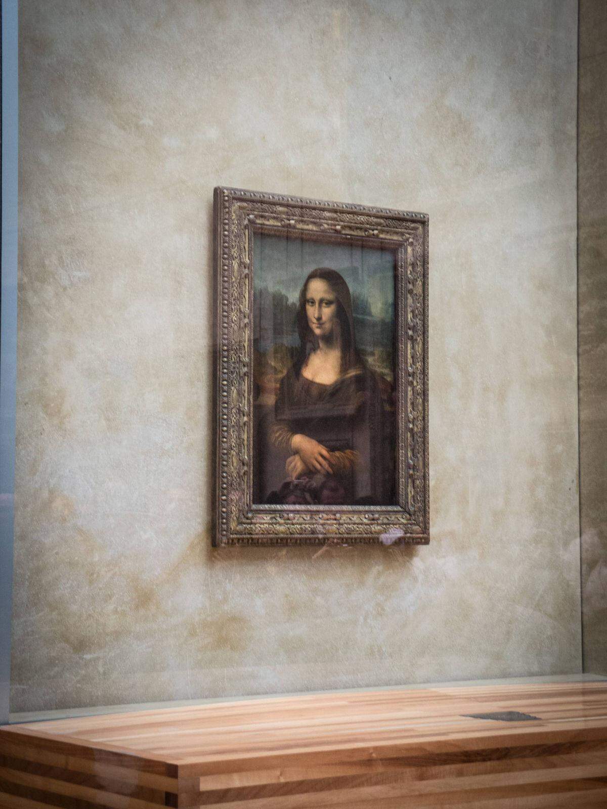 Im Louvre ist ein Foto von oder mit der Mona Lisa ein Muss. Dass das gar nicht so einfach zu bewerkstelligen ist ...