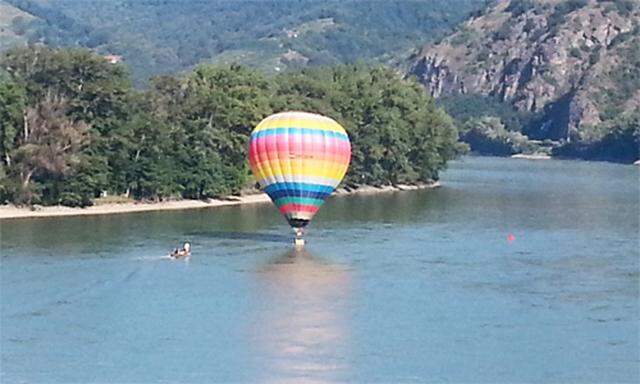 Heissluftballon stuerzt Krems Donau