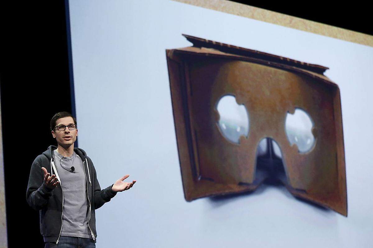 Im Vorjahr hat Google das Projekt Cardboard vorgestellt,  bei dem man mit Smartphone und einer faltbaren Papp-Brille in virtuelle 3D-Welten eintauchen kann. Seither haben mehr als eine Million Menschen die Anwendung heruntergeladen und sich die spottbillige Einstiegsdroge in die Welt der virtuellen Realität gekauft. Jetzt will Google daraus ein Geschäft machen. 