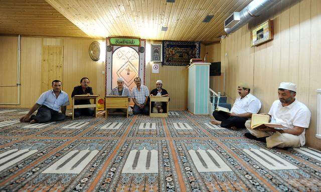 Muslime in einem Gebetsraum in Wien.