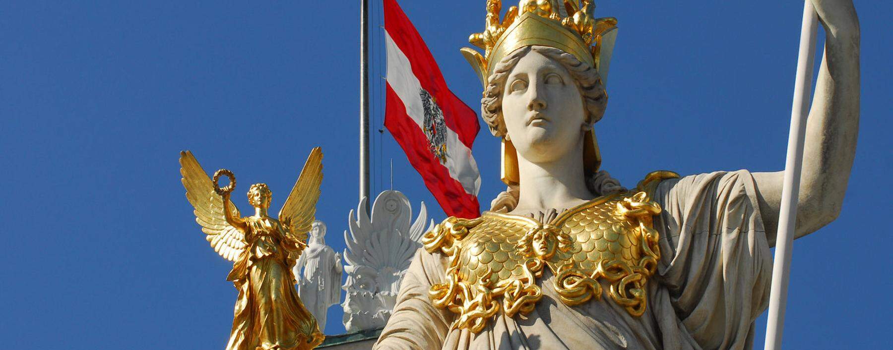 Wir-Bewusstsein und nationale Identität der Österreicher. Im Bild Symbole der Republik.