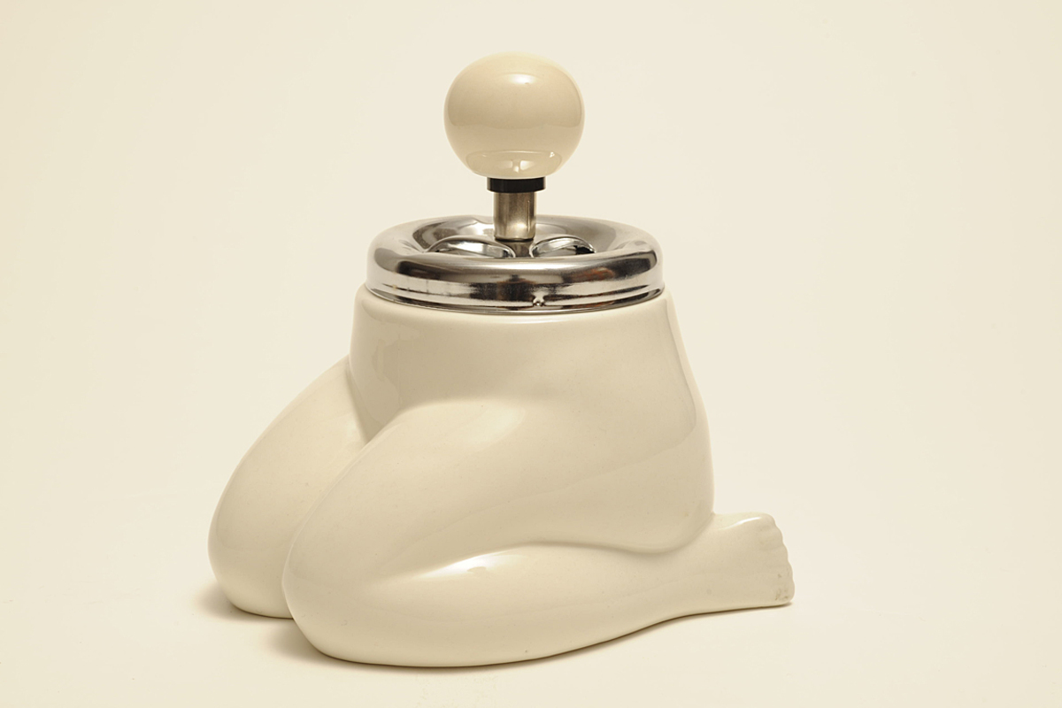 Von 19. Februar bis 6. Juli 2014 ist die Ausstellung "Böse Dinge. Eine Enzyklopädie des Ungeschmacks" an jedem vierten Donnerstag im Monat (27.2., 27.3., 24.4., 22.5., 26.6.) bis 20 Uhr geöffnet. Im Bild: Unterleib-Aschenbecher, 2009.