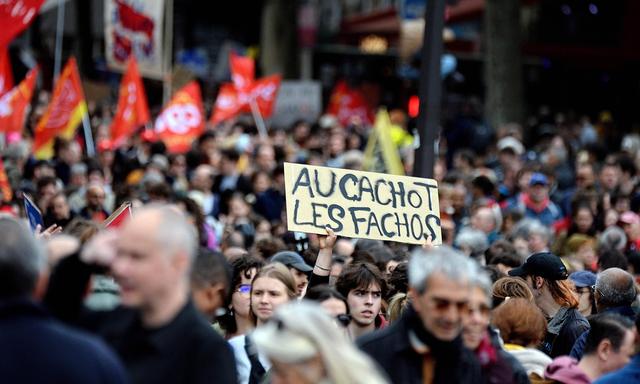„Faschisten in den Kerker“: Demo gegen Rechtsextremismus in Paris. 