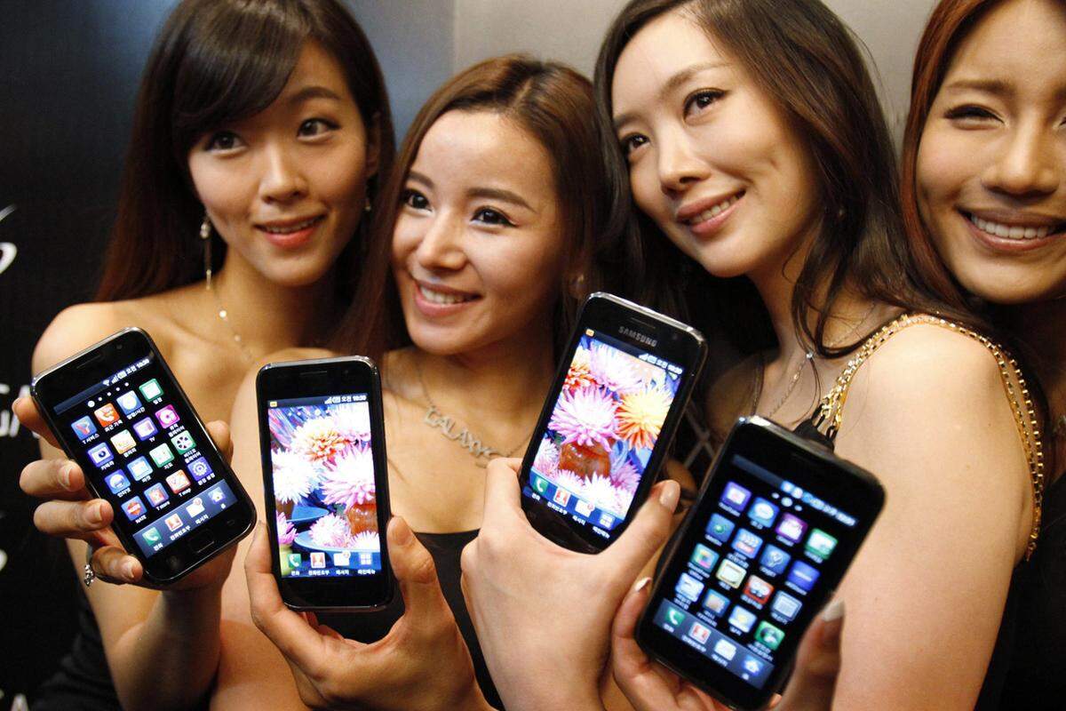 In diesem Monat beginnt eine der denkwürdigsten Rechts-Schlachten der Technikbranche. Apple wirft Samsung Designklau und Patentverletzungen vor. Die Galaxy-Smartphones der Koreaner seien "sklavische" Kopien des iPhone, zetert Apple. Der Konflikt soll sich im Lauf des Jahres auf mehrere Länder und dutzende verschiedene Verfahren ausweiten.