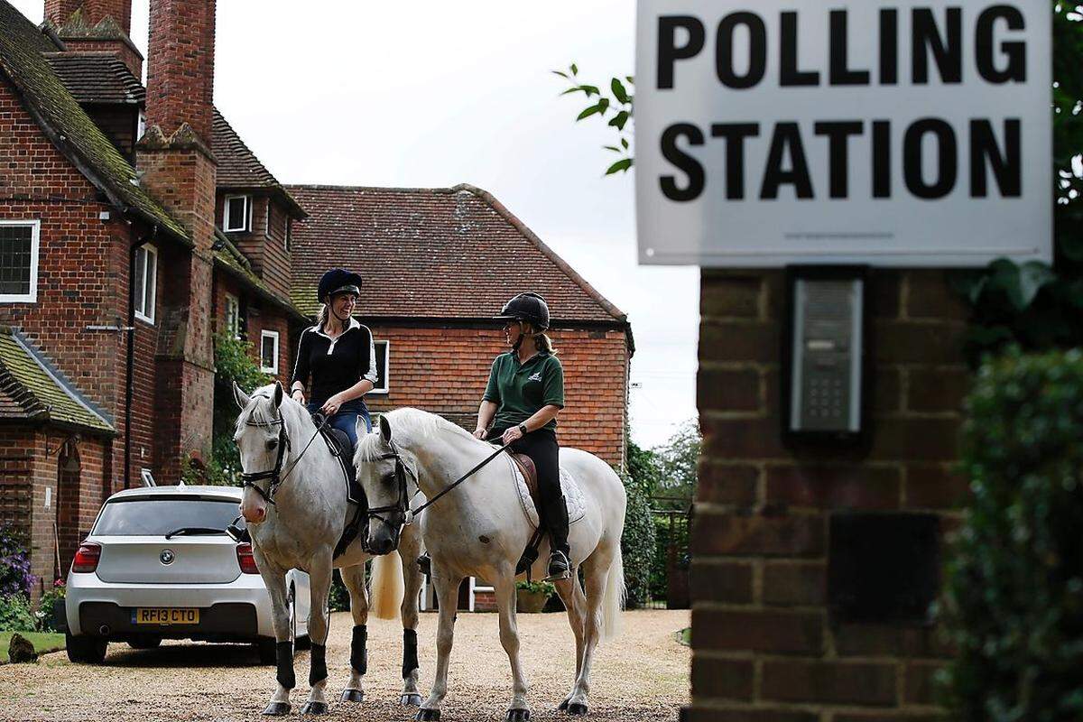 Auch Privatpersonen stellen ihre Häuser für den Urnengang zur Verfügung. In diesem Reitstall im Westen Londons gehen die benachbarten Wahlberechtigten bereits seit 40 Jahren wählen.