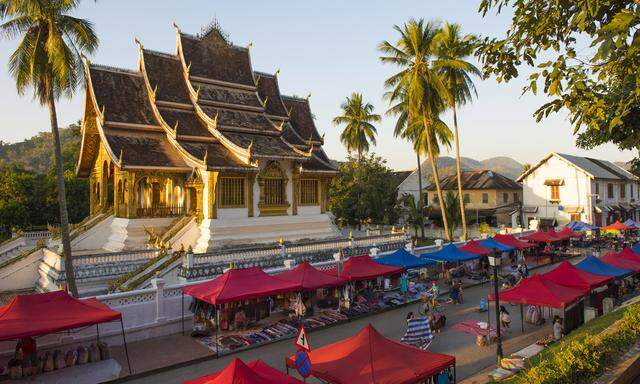 Laoten lieben ihre Traditionen, entsprechend gemütlich buddhistisch geht es in Luang Prabang zu.